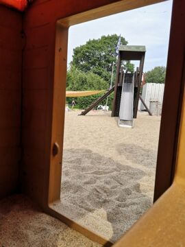 Spielplatz mit Sonnensegel in Duisburg