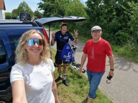 Rennvorbereitungen ...Flo ist gut drauf! Der Rest der Bande auch